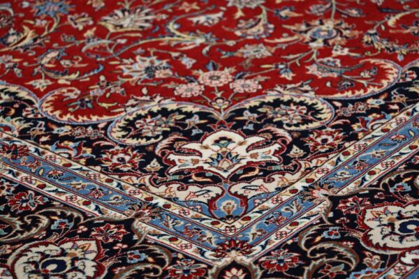 Isfahan Persian Rug 170 × 256 cm, Wool and Silk, hand-knotted — view 5