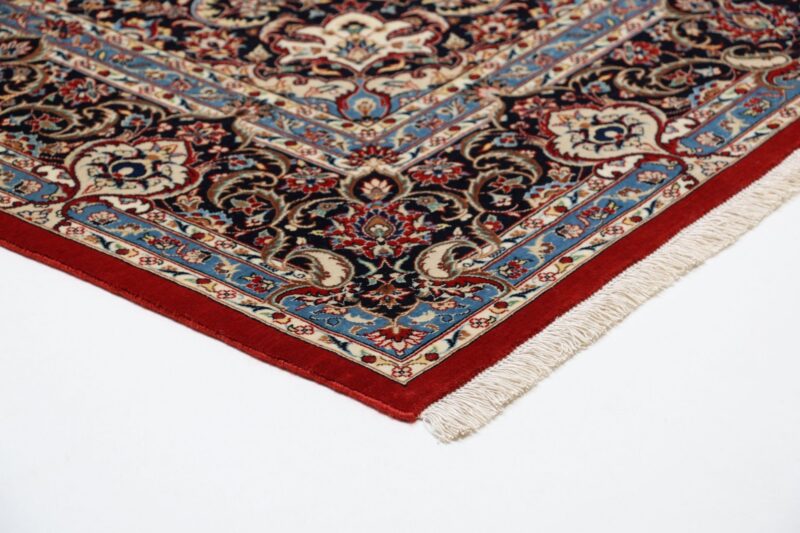Isfahan Persian Rug 170 × 256 cm, Wool and Silk, hand-knotted — view 6