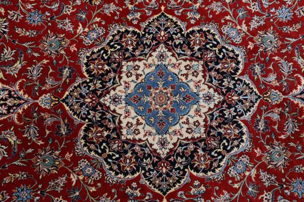 Isfahan Persian Rug 170 × 256 cm, Wool and Silk, hand-knotted — view 9