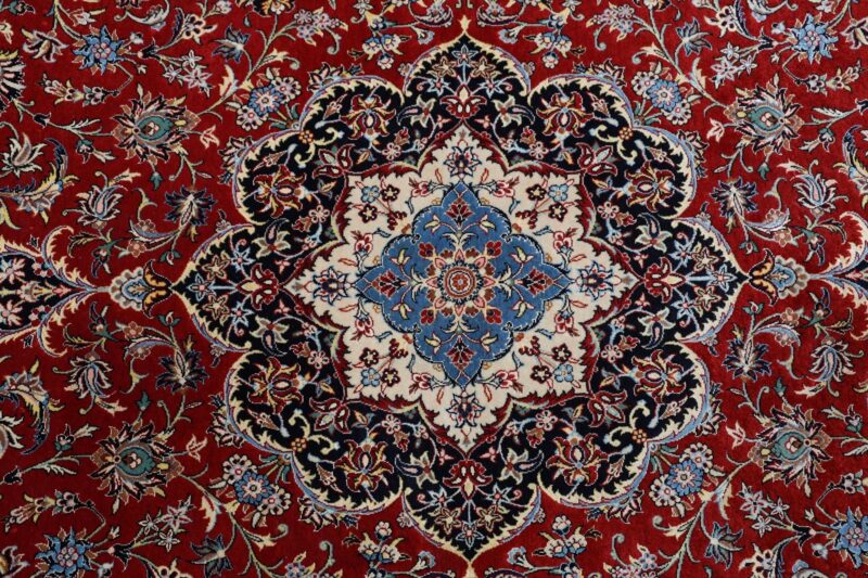 Isfahan Persian Rug 170 × 256 cm, Wool and Silk, hand-knotted — view 9