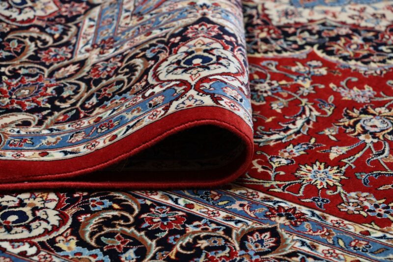 Isfahan Persian Rug 170 × 256 cm, Wool and Silk, hand-knotted — view 10