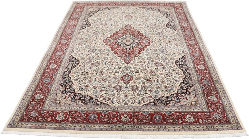 Isfahan Persian Rug 172 × 247 cm, Wool and Silk, hand-knotted — view 2