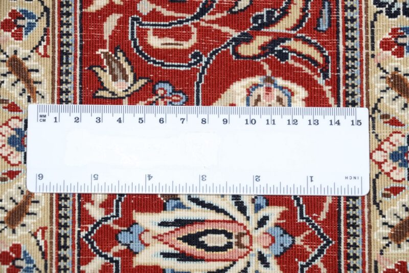 Isfahan Persian Rug 172 × 247 cm, Wool and Silk, hand-knotted — view 11