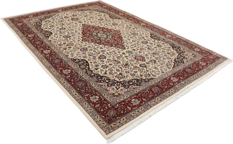 Isfahan Persian Rug 172 × 247 cm, Wool and Silk, hand-knotted — view 4