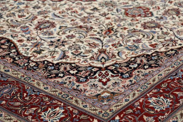 Isfahan Persian Rug 172 × 247 cm, Wool and Silk, hand-knotted — view 5