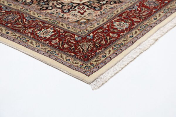 Isfahan Persian Rug 172 × 247 cm, Wool and Silk, hand-knotted — view 6