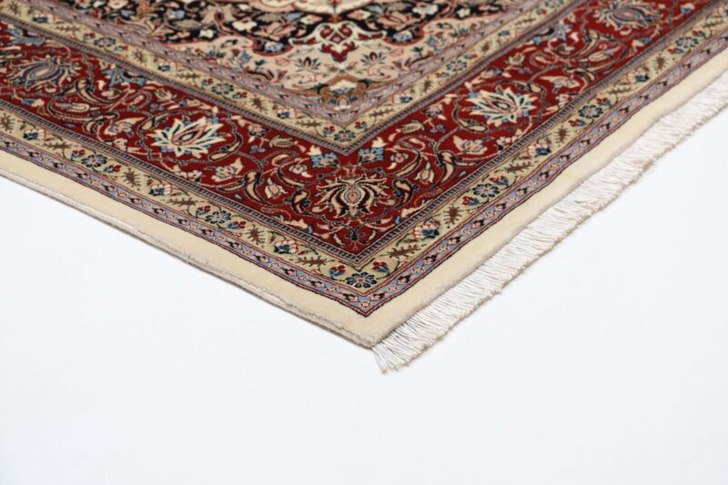 Isfahan Persian Rug 172 × 247 cm, Wool and Silk, hand-knotted — view 6