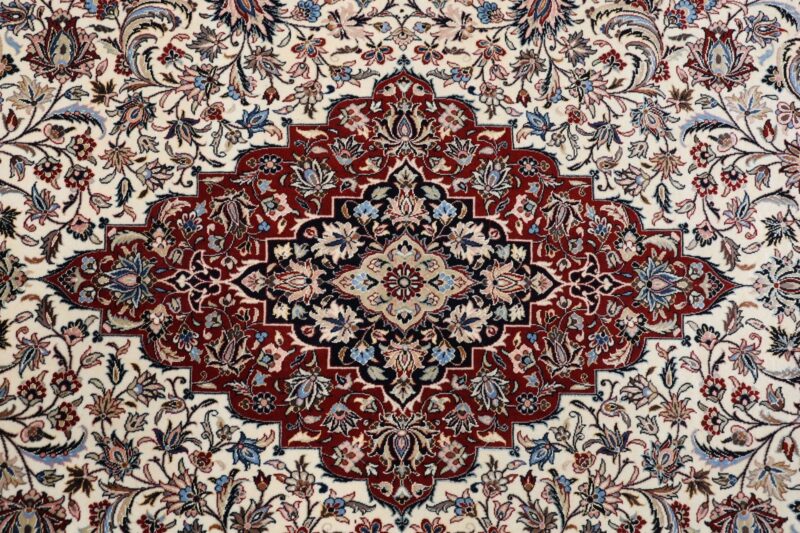 Isfahan Persian Rug 172 × 247 cm, Wool and Silk, hand-knotted — view 9