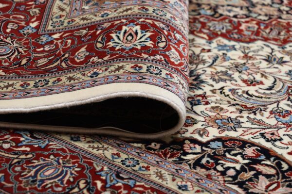 Isfahan Persian Rug 172 × 247 cm, Wool and Silk, hand-knotted — view 10