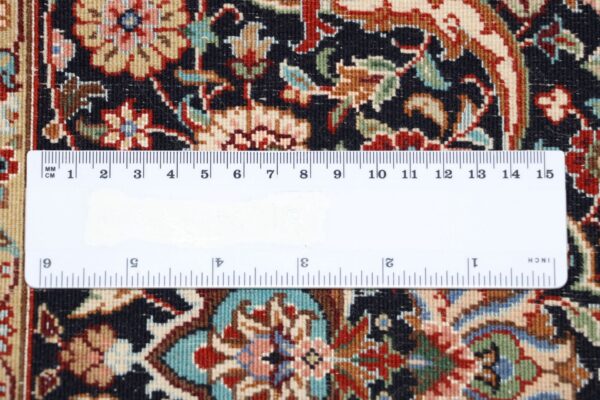 Isfahan Persian Rug 172 × 267 cm, Wool and Silk, hand-knotted — view 11