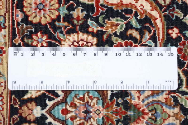 Isfahan Persian Rug 172 × 267 cm, Wool and Silk, hand-knotted — view 11