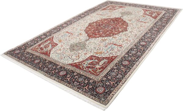 Isfahan Persian Rug 172 × 267 cm, Wool and Silk, hand-knotted — view 3