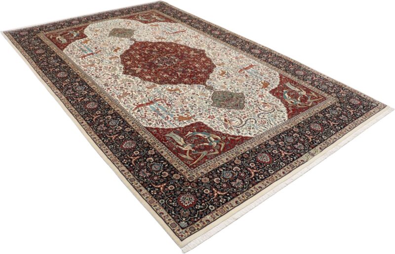 Isfahan Persian Rug 172 × 267 cm, Wool and Silk, hand-knotted — view 4