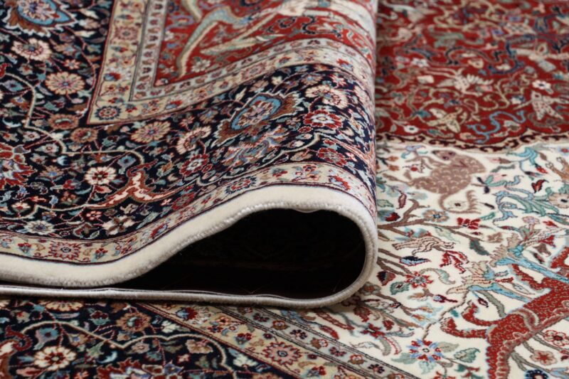 Isfahan Persian Rug 172 × 267 cm, Wool and Silk, hand-knotted — view 10