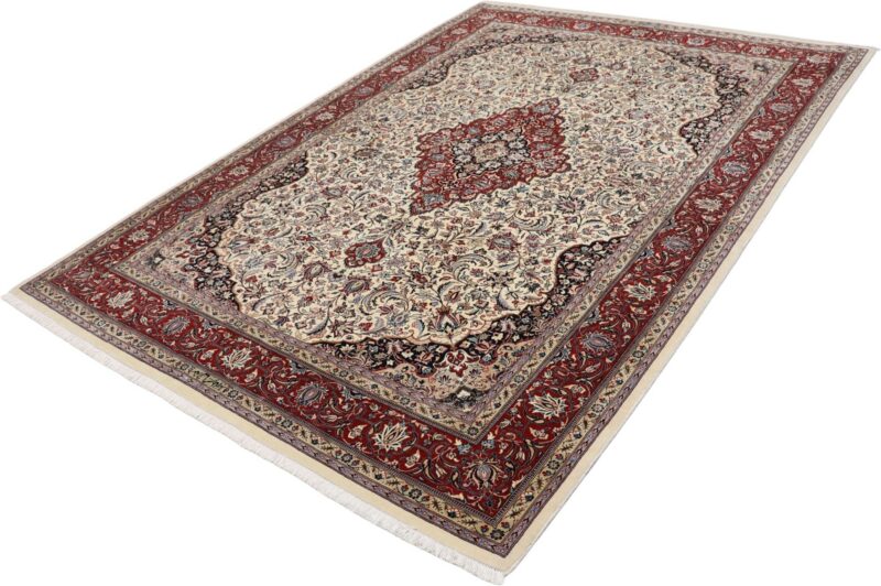 Isfahan Persian Rug 175 × 245 cm, Wool and Silk, hand-knotted — view 3