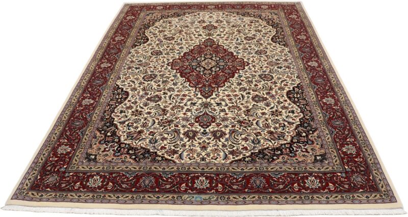 Isfahan Persian Rug 175 × 245 cm, Wool and Silk, hand-knotted — view 7