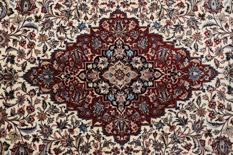 Isfahan Persian Rug 175 × 245 cm, Wool and Silk, hand-knotted — view 9