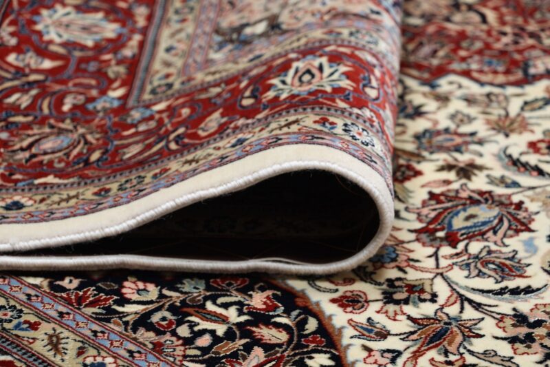 Isfahan Persian Rug 175 × 245 cm, Wool and Silk, hand-knotted — view 10