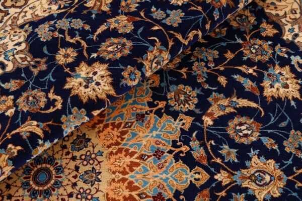 Isfahan Persian Rug 199 × 300 cm, Wool, hand-knotted — view 8 Isfahan Persian Rug 199 × 300 cm, Wool, hand-knotted — view 8