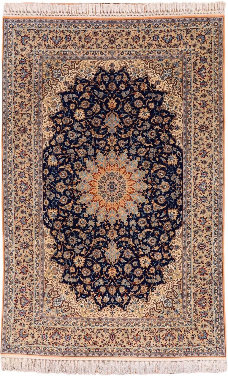Isfahan Persian Rug 199 × 300 cm, Wool, hand-knotted