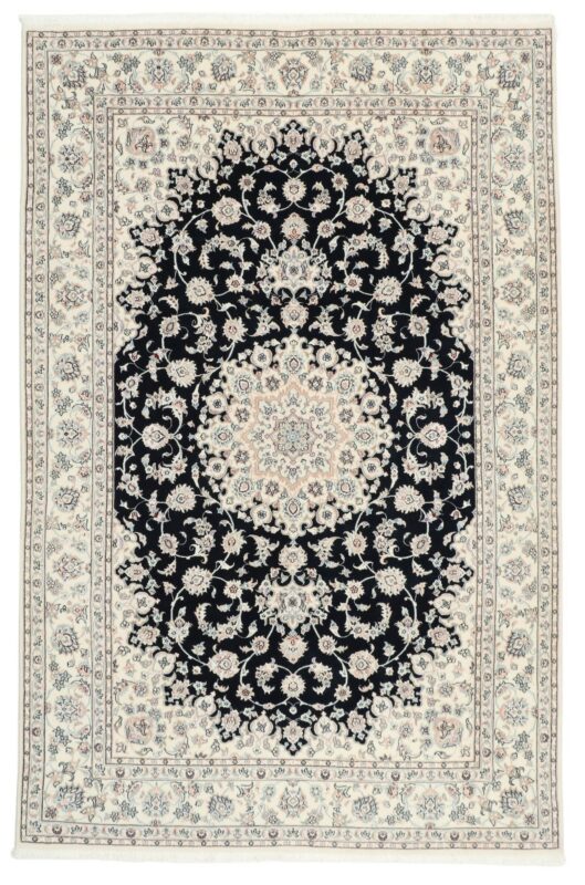Isfahan Persian Rug 305 × 200 cm, wool & silk, hand-knotted Isfahan Persian Rug 305 × 200 cm, wool & silk, hand-knotted