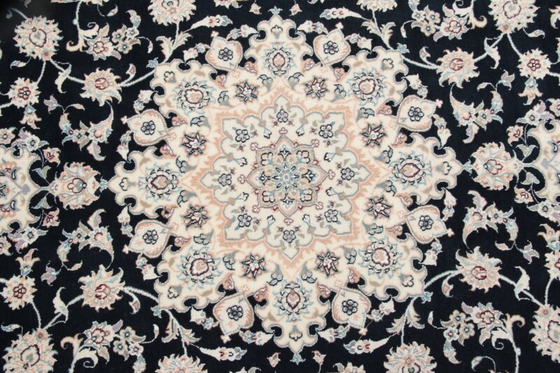 Isfahan Persian Rug 305 × 200 cm, wool & silk, hand-knotted — view 3 Isfahan Persian Rug 305 × 200 cm, wool & silk, hand-knotted — view 3