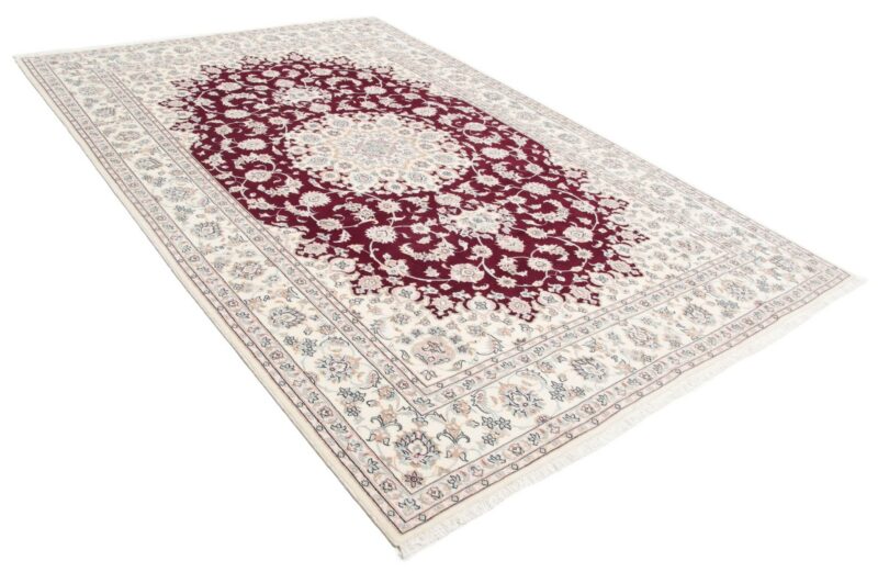 Isfahan Persian Rug 302 × 201 cm, wool & silk, hand-knotted — view 2 Isfahan Persian Rug 302 × 201 cm, wool & silk, hand-knotted — view 2