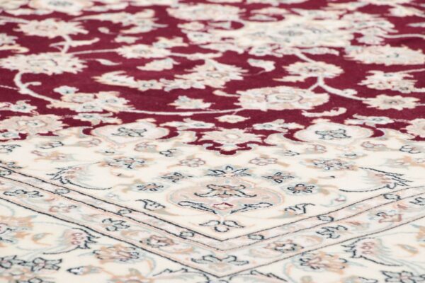 Isfahan Persian Rug 302 × 201 cm, wool & silk, hand-knotted — view 4 Isfahan Persian Rug 302 × 201 cm, wool & silk, hand-knotted — view 4