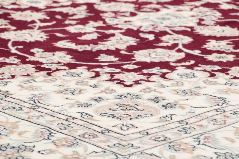 Isfahan Persian Rug 302 × 201 cm, wool & silk, hand-knotted — view 4 Isfahan Persian Rug 302 × 201 cm, wool & silk, hand-knotted — view 4