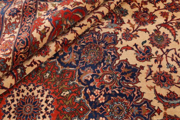 Isfahan Persian Rug 309 × 405 cm, Wool, hand-knotted — view 8