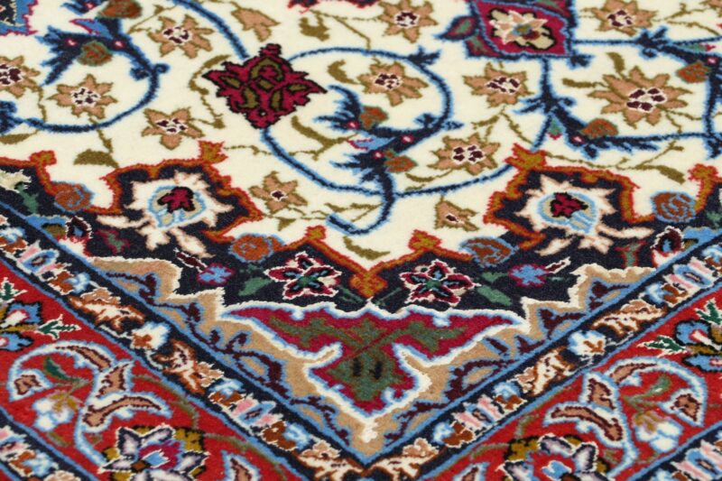 Isfahan Persian Rug 70 × 98 cm, Wool and Silk, hand-knotted — view 5