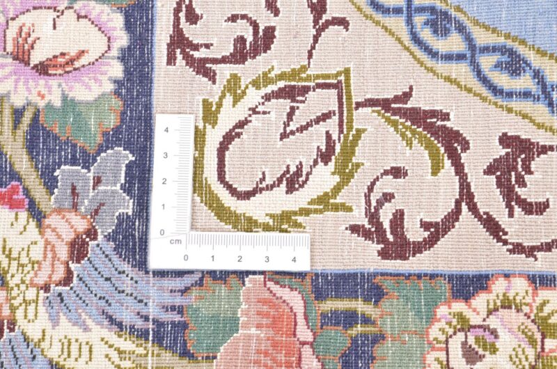 Isfahan Persian Rug 73 × 103 cm, Wool and Silk, hand-knotted — view 3