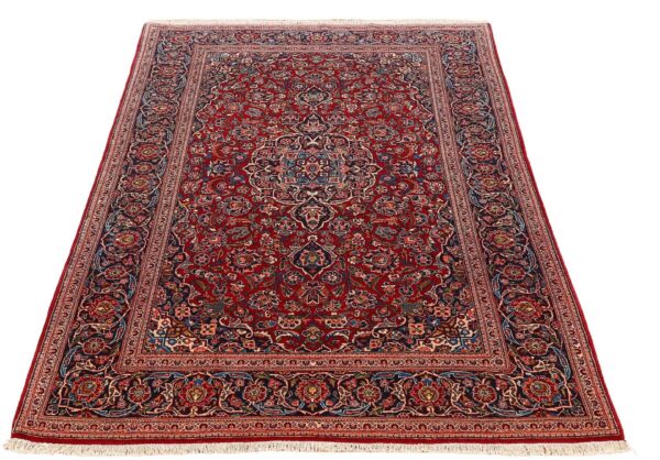 Kashan Persian Rug 133 × 225 cm, Wool, hand-knotted, antique — view 2 Kashan Persian Rug 133 × 225 cm, Wool, hand-knotted, antique — view 2