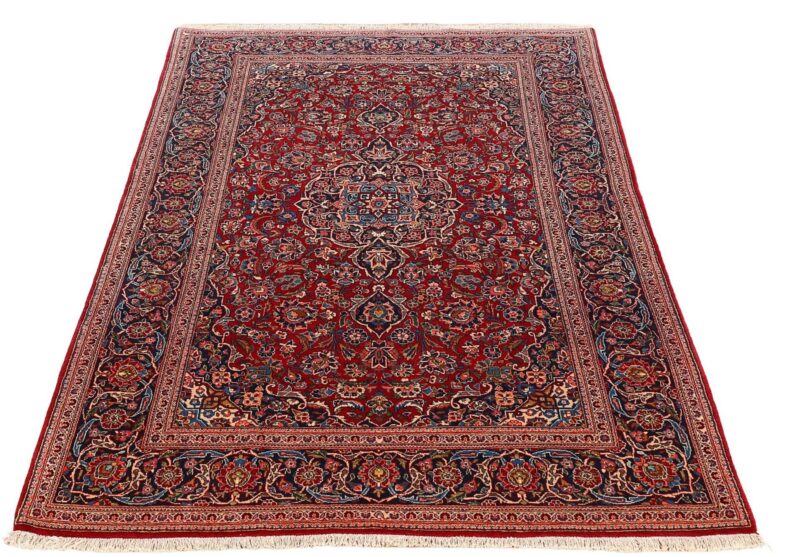 Kashan Persian Rug 133 × 225 cm, Wool, hand-knotted, antique — view 2 Kashan Persian Rug 133 × 225 cm, Wool, hand-knotted, antique — view 2