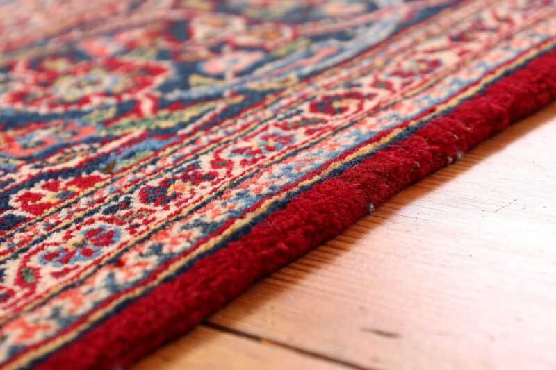Kashan Persian Rug 133 × 225 cm, Wool, hand-knotted, antique — view 6 Kashan Persian Rug 133 × 225 cm, Wool, hand-knotted, antique — view 6