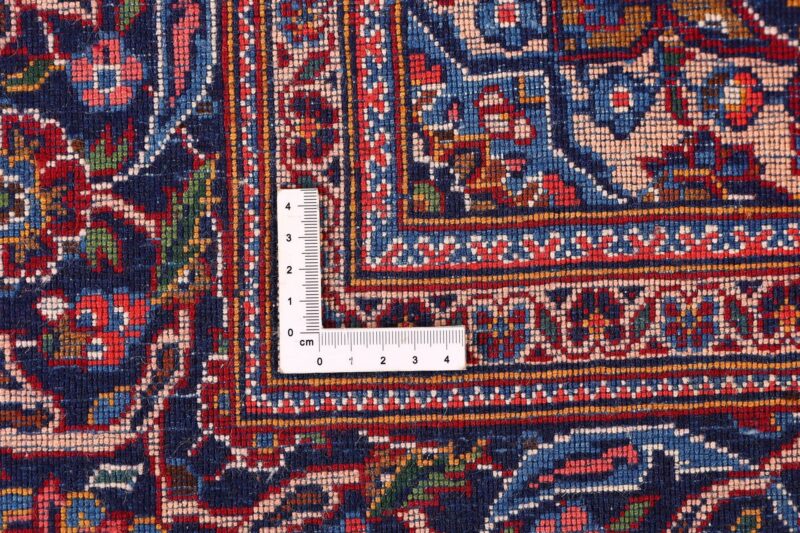 Kashan Persian Rug 133 × 225 cm, Wool, hand-knotted, antique — view 9 Kashan Persian Rug 133 × 225 cm, Wool, hand-knotted, antique — view 9