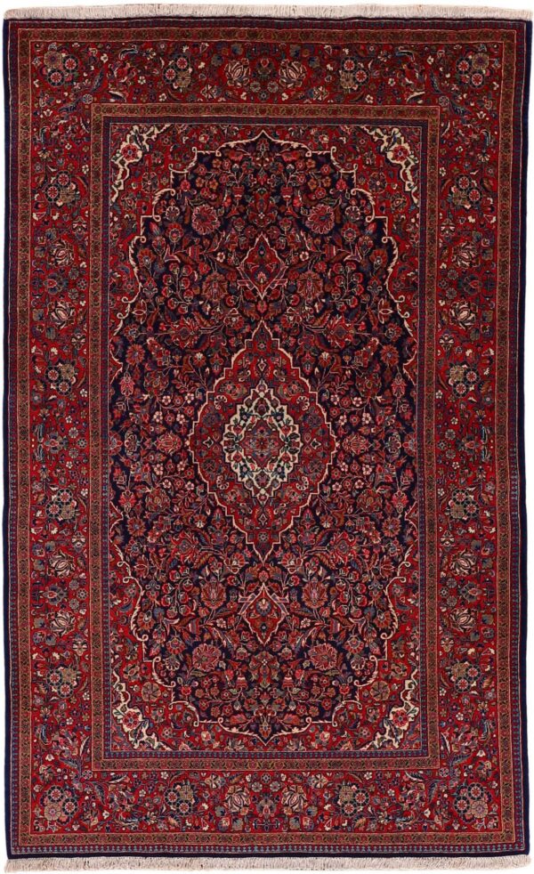 Kashan Persian Rug 135 × 194 cm, Wool, hand-knotted, antique
