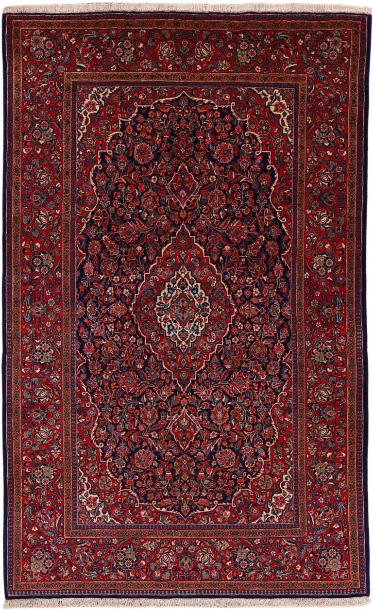 Kashan Persian Rug 135 × 194 cm, Wool, hand-knotted, antique