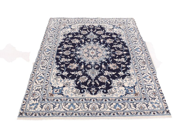 Nain Persian Rug 146 × 199 cm, Wool and Silk, hand-knotted — view 2 Nain Persian Rug 146 × 199 cm, Wool and Silk, hand-knotted — view 2