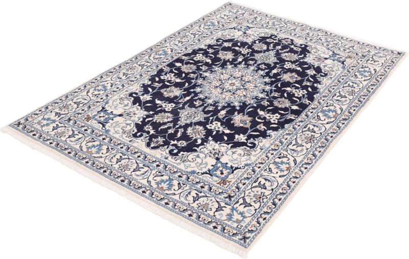 Nain Persian Rug 146 × 199 cm, Wool and Silk, hand-knotted — view 4 Nain Persian Rug 146 × 199 cm, Wool and Silk, hand-knotted — view 4