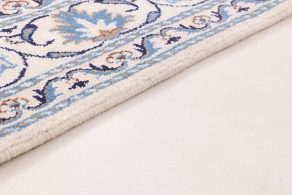 Nain Persian Rug 146 × 199 cm, Wool and Silk, hand-knotted — view 5 Nain Persian Rug 146 × 199 cm, Wool and Silk, hand-knotted — view 5