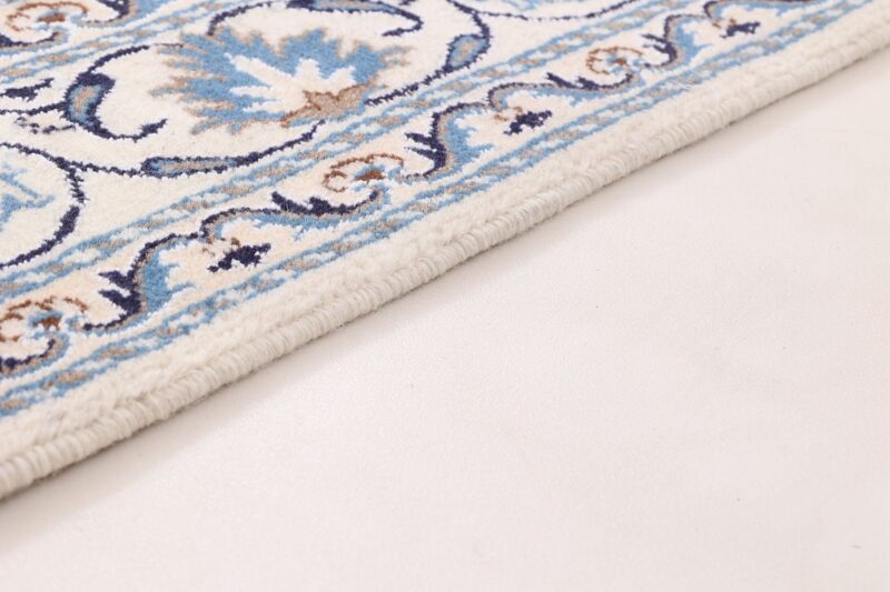 Nain Persian Rug 146 × 199 cm, Wool and Silk, hand-knotted — view 5 Nain Persian Rug 146 × 199 cm, Wool and Silk, hand-knotted — view 5