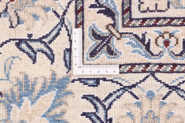 Nain Persian Rug 146 × 200 cm, Wool and Silk, hand-knotted — view 9
