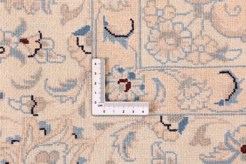 Nain Persian Rug 146 × 209 cm, Wool and Silk, hand-knotted — view 9 Nain Persian Rug 146 × 209 cm, Wool and Silk, hand-knotted — view 9