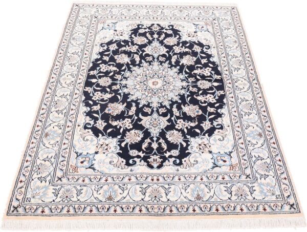 Nain Persian Rug 147 × 208 cm, Wool and Silk, hand-knotted — view 3