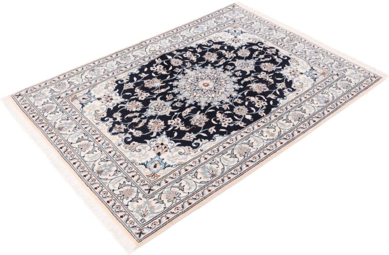 Nain Persian Rug 147 × 208 cm, Wool and Silk, hand-knotted — view 4