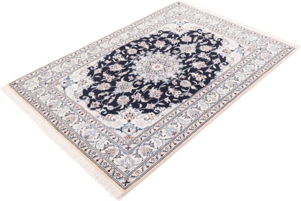 Nain Persian Rug 147 × 208 cm, Wool and Silk, hand-knotted — view 5