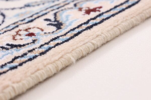 Nain Persian Rug 147 × 208 cm, Wool and Silk, hand-knotted — view 6