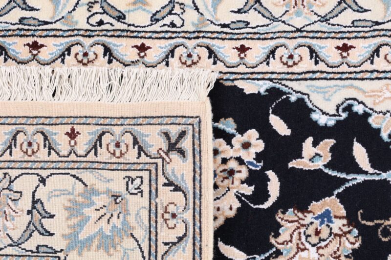 Nain Persian Rug 147 × 208 cm, Wool and Silk, hand-knotted — view 7