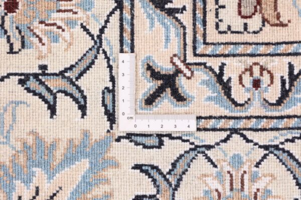 Nain Persian Rug 147 × 208 cm, Wool and Silk, hand-knotted — view 9